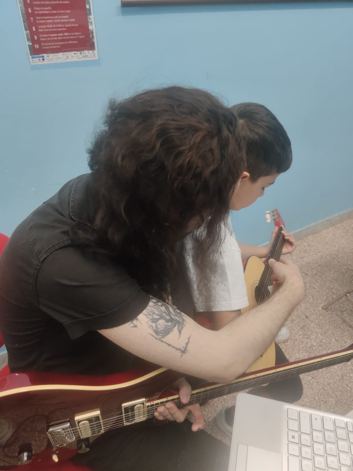 Lezione di musica presso l'associazione